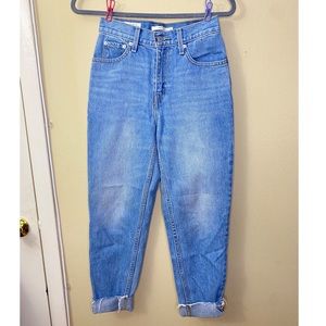 Levis Premium High rise mom jean sz 24 
Brand new w/ out tags, never worn